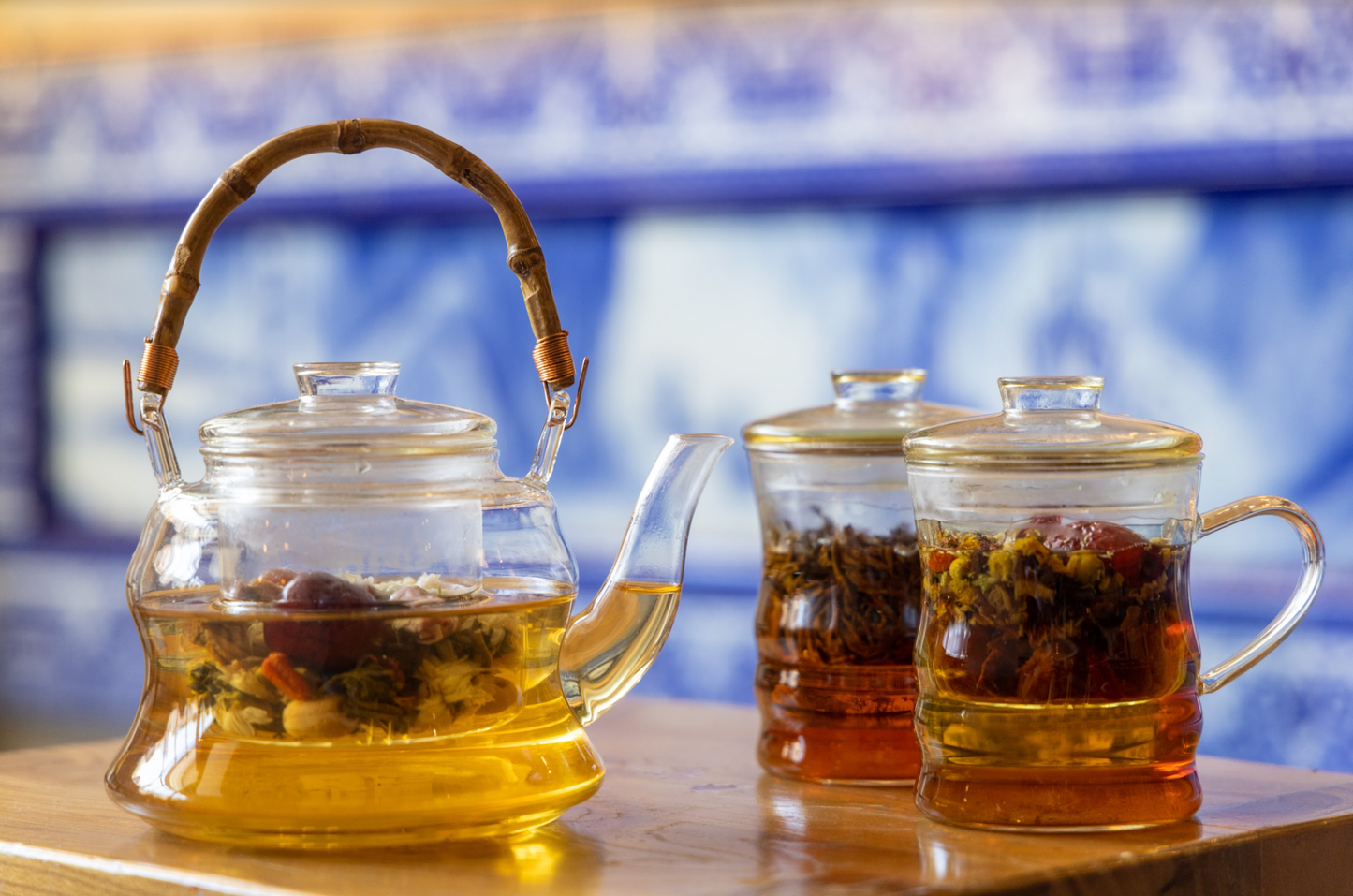 China Live Tea Pot + Two Mugs